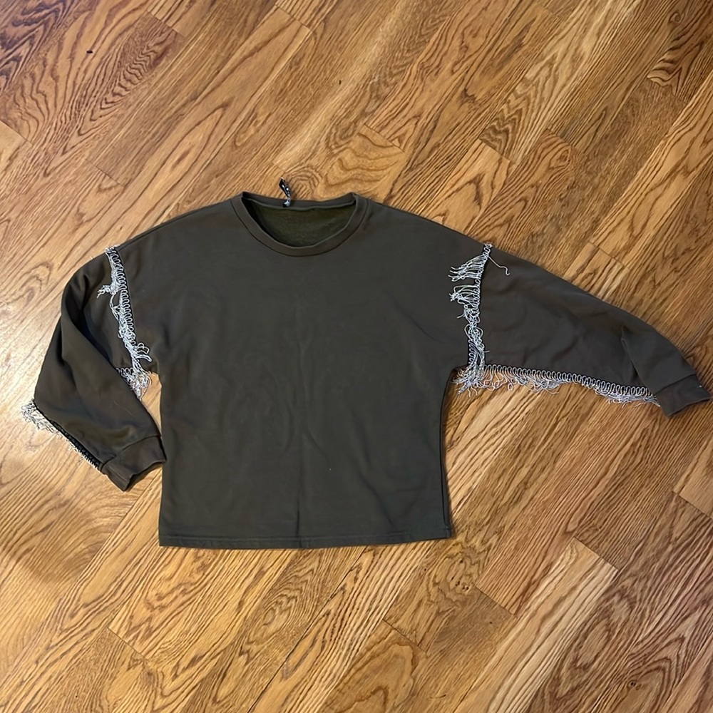 SOLD: HM crew neck sweatshirt chain detail S